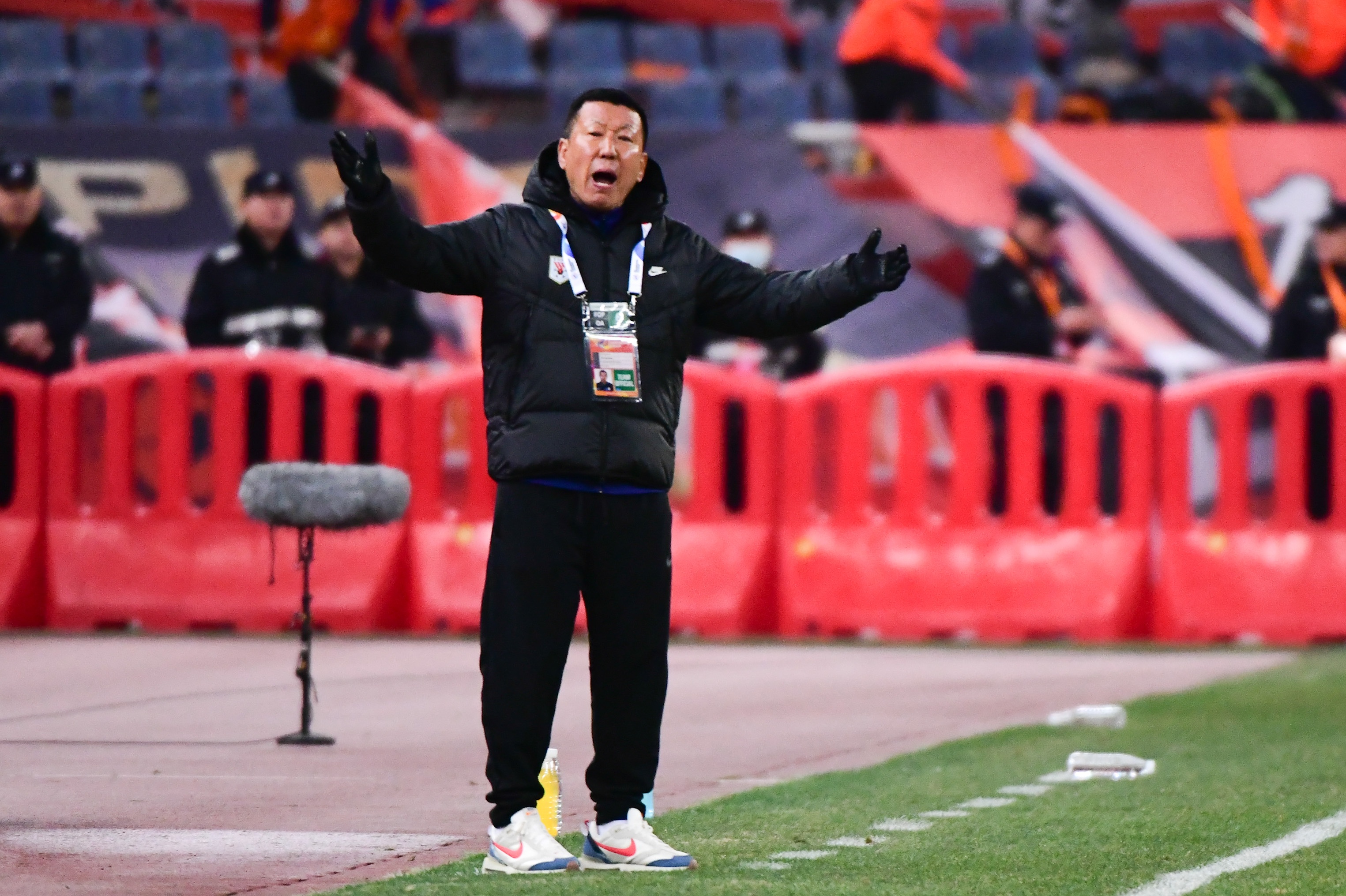 徐江批崔康熙：花轉(zhuǎn)會費弄來帕托、強行引進瓦科，錢花了事辦砸了
